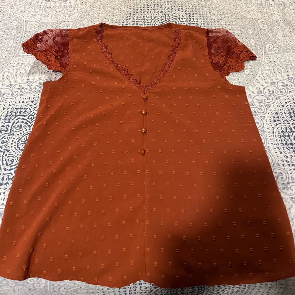 Blouse with tulle sleeves